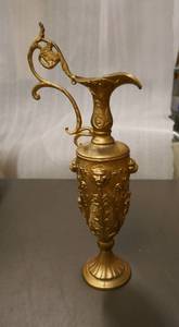 lot 7 image: Italian Gold incense decanter with lion heads