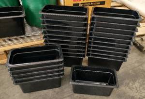 lot 14 image: Group of 26 used Cambro plastic containers approx 12x6x6