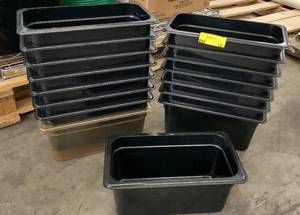 lot 15 image: Group of 16 used Cambro plastic containers approx 12x6x6