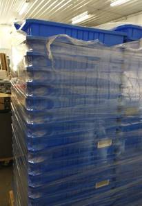 lot 21 image: Lot of 22 totes - measure 22x17x3