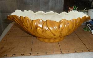 lot 34 image: Royal Haeger pottery fruit  bowl 13 x 5-12