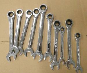 lot 65 image: 10 Gearwrench type wrenches SAE and Metric - New
