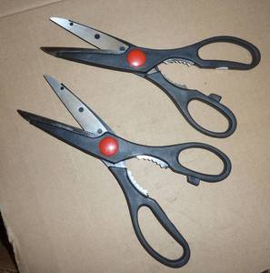 lot 74 image: 20 new scissors
