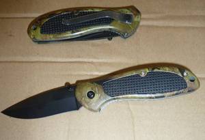 lot 101 image: 24 Camo pocket knives