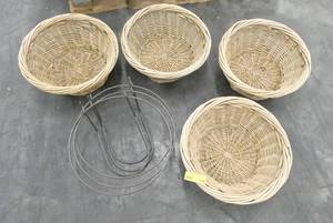 lot 115 image: 4 stackable baskets