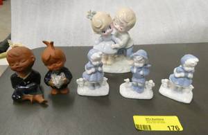 lot 176 image: Group of porcelain figurines bluewhite Japan