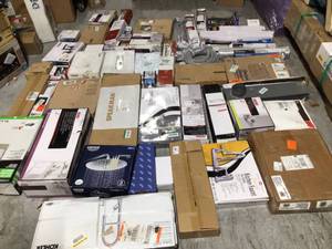 Pallet Bathroom and Kitchen assorted Items - review pictures mostly all are in new conditions