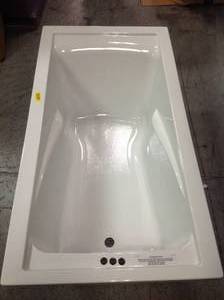 American Standard Evolution 60 in. x 32 in. Acrylic Reversible Drain Bathtub in White (good) see pictures