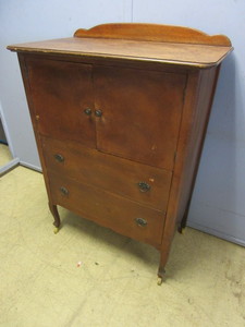 VINTAGE SOLID WOOD DRESSER