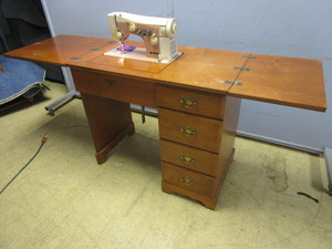 NECCHI SUPER-NOVA JULIA SEWING MACHINE W CABINET MADE IN ITALY