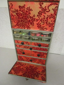 VINTAGE SEWING CASE, W SEWING ACCESSORIES
