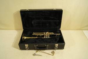 lot 3 image: Getzen 300 Series Trumpet in Hard Case