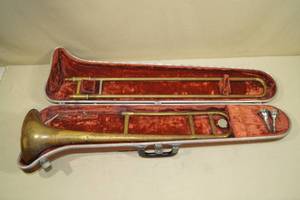 lot 5 image: Vintage Olds Ambassador Trombone in Original Hard Case