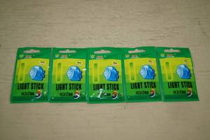 lot 68 image: 4.5 x 37mm Fishing Light Sticks
