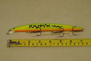 lot 54 image: Large Crank Bait Fishing Lure - 7 Long