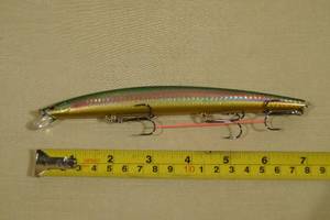 lot 55 image: Large Crank Bait Fishing Lure - 7 Long