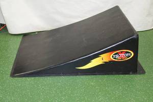 lot 48 image: Hedstrom X-Factor Plastic Jumping Ramp