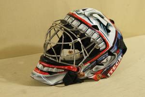 lot 44 image: Itech Profile 1400 Junior Street Hockey Goalie Mask