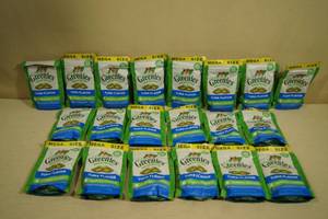 lot 168 image: Feline Greenies Smartbites Tuna Flavor Cat Treats