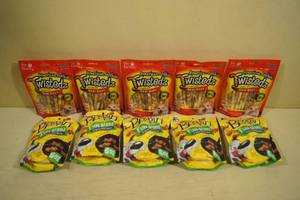 lot 167 image: Twitedz Beefhides and Beggin Strips Dog Treats