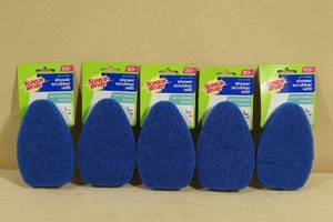 lot 173 image: Scotch Brite Shower Scrubbers