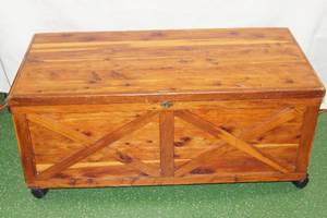 lot 195 image: Wood Toy Box on Wheels