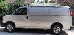 lot 1 image: 2005 GMC G3500 Van