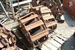 lot 171 image: Lot of (1 Set) Steel Tracks