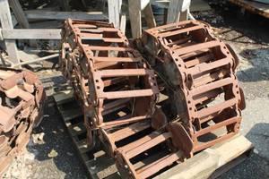 lot 172 image: Lot of (1 Set) Grouser Steel Tracks