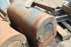 lot 184 image: Steel Fuel Tank with Step
