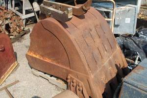 lot 162 image: Bucket Attachment with Ripper Bars 1-yd fits Ford 8N