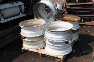 lot 195 image: Lot of (Approximately 9) Semi 10-Lug Wheels (on pallet)