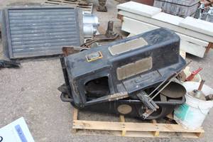 lot 201 image: John Deere Rider Mower Grass Catcher