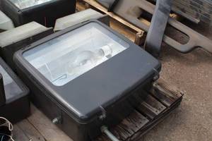 lot 206 image: Commercial Light Fixture