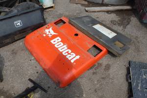 lot 208 image: Bobcat Side Panel