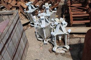 lot 211 image: Lot of (4) Ornate Lamp Post Light Fixtures