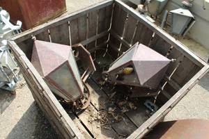 lot 213 image: Lot of (2) Ornate Lamp Post Light Fixtures