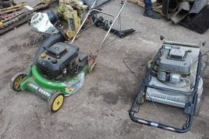 lot 216 image: Lot of (2) John Deere Push Lawn Mowers