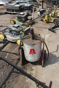 lot 226 image: Stewart Warner Alemite Greaser