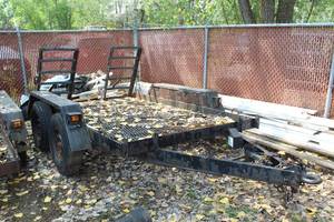 lot 153 image: Tandem-Axle Steel Grate Flatbed Bobcat Trailer