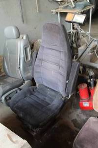 lot 242 image: Peterbilt Semi Tractor Driver Bucket Seat