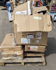 lot 919 image: Pallet Club Chair and More