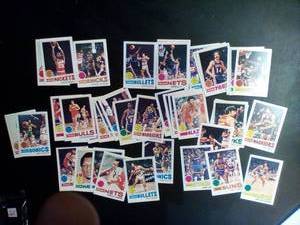 (40) 1973-74 Topps Basketball Cards...