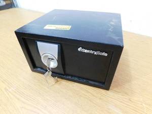 lot 4 image: Sentruy Safe With Key