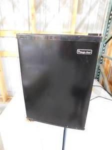 lot 24 image: Magic Chef 2.4 Cu. Ft. Mini Fridge with Half-Width Freezer - Black,