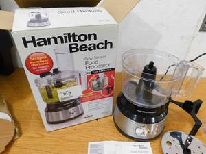 lot 25 image: Hamilton Beach 10-Cup Food Processor with Bowl Scraper