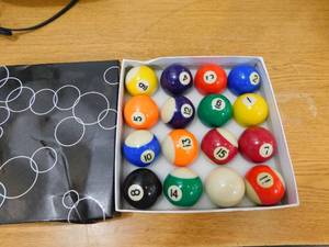 lot 43 image: Pool Ball set