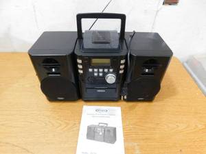 lot 130 image: Jensen Portable CD Cassette FM Stereo Boombox