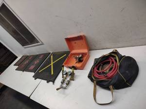 lot 31 image: Airbag Lifting System, Includes Max...