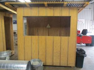 lot 4 image: TICKET BOOTH